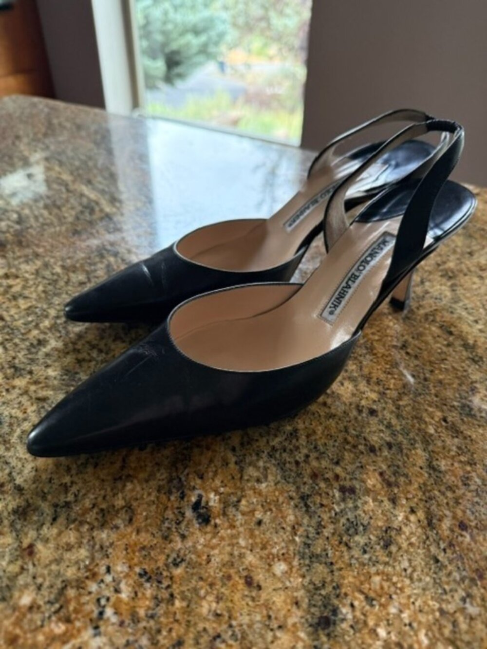 Manolo Blahnik Carolyne Black Leather Slingback Pumps 8.5 EU 39.5 Box & Dust Bag
